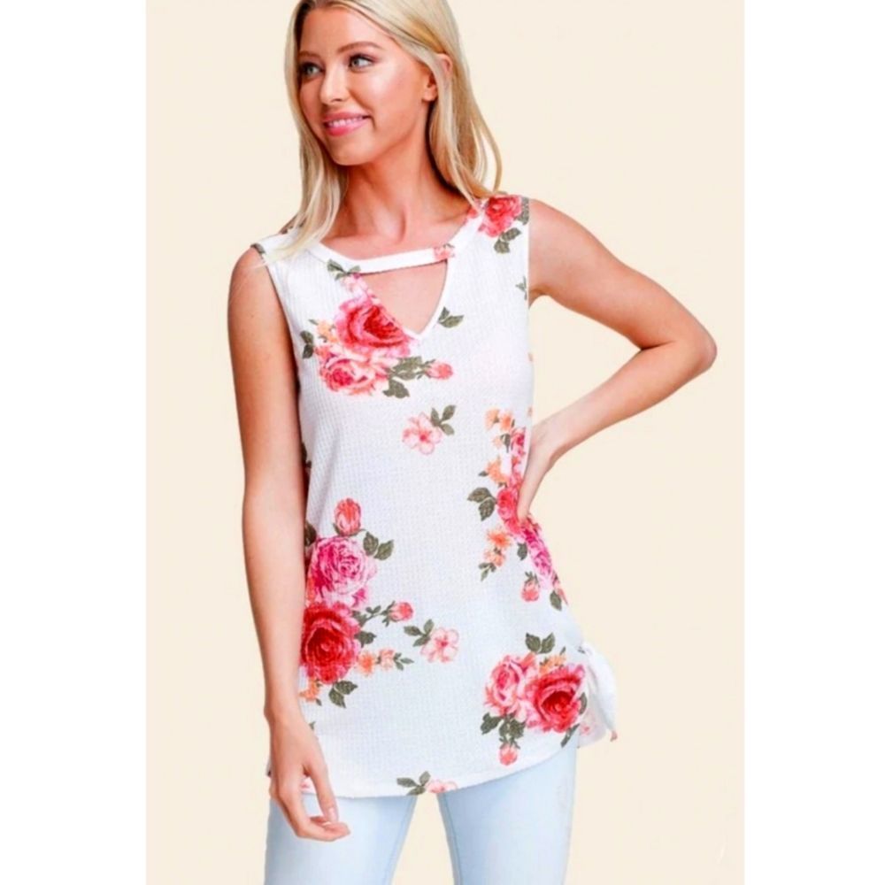 Ivory Floral Key Hole Top - Picture 2 of 5